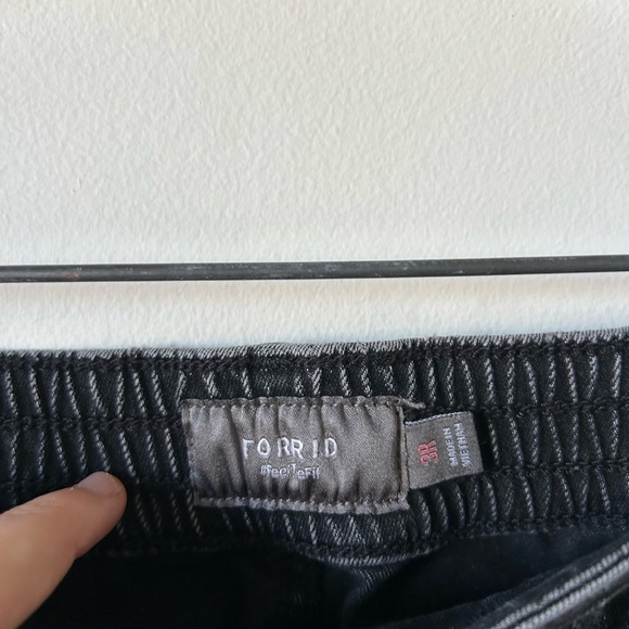 Torrid Feel the Fit Black Elastic Drawstring Waist Straight Leg Jeans - Picture 3 of 3